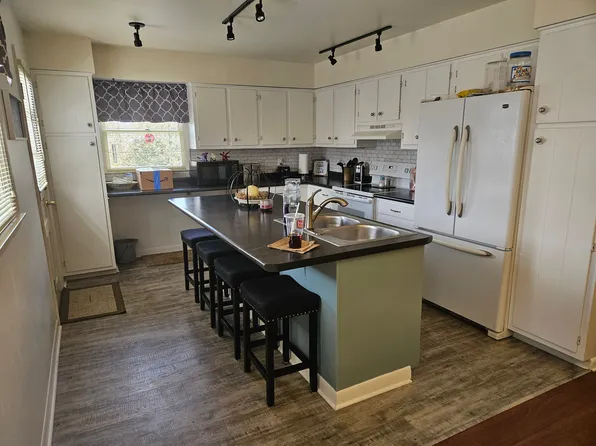 220 Henley Rd, Richmond, IN 47374