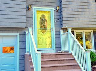 22 Fieldstone Dr, Newtown, CT 06470