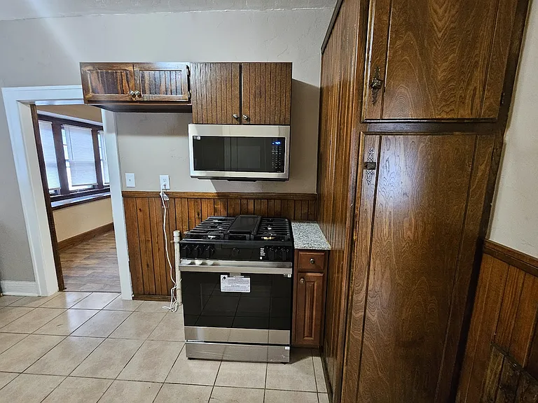 2915 N Harvey Pkwy — Photo 17