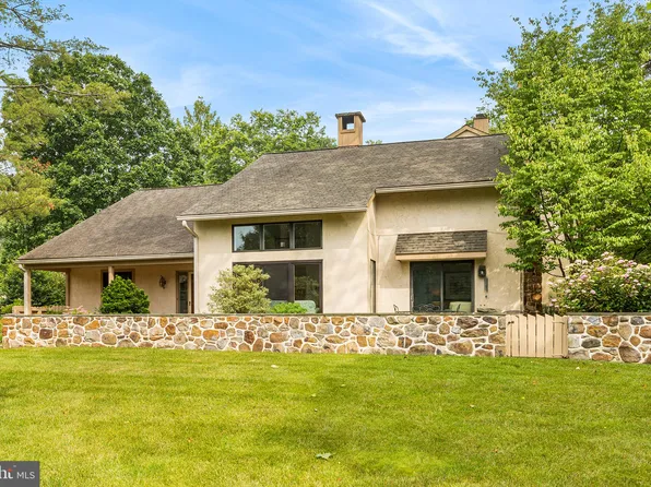 10 Sugar Knoll Dr, Devon, PA 19333