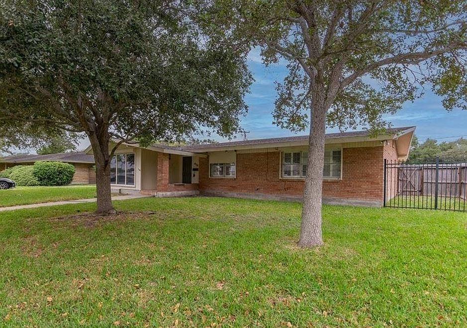 351 Carmel Pkwy, Corpus Christi, TX 78411 | Zillow