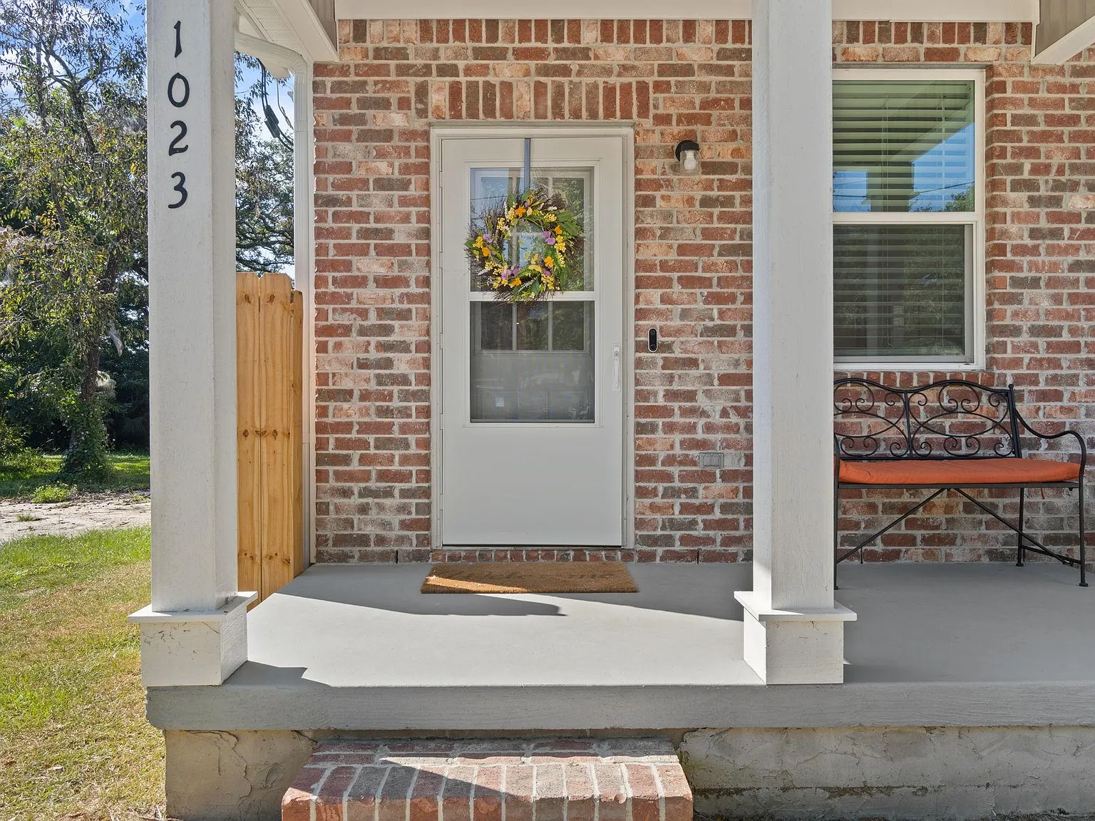 3 bed, 1330 sqft, $2,200 — Photo 4
