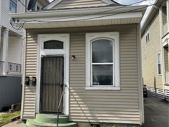 2nd image of 1721 N Broad St