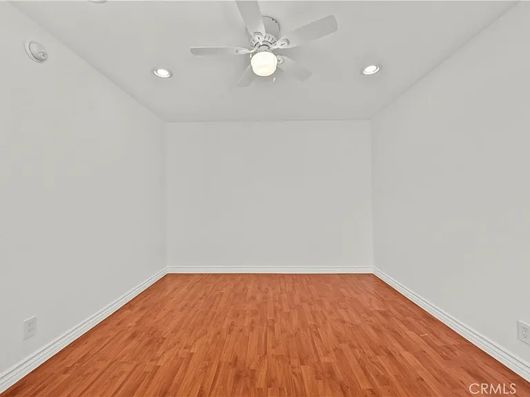 22117 Burbank Blvd #5 — Photo 27