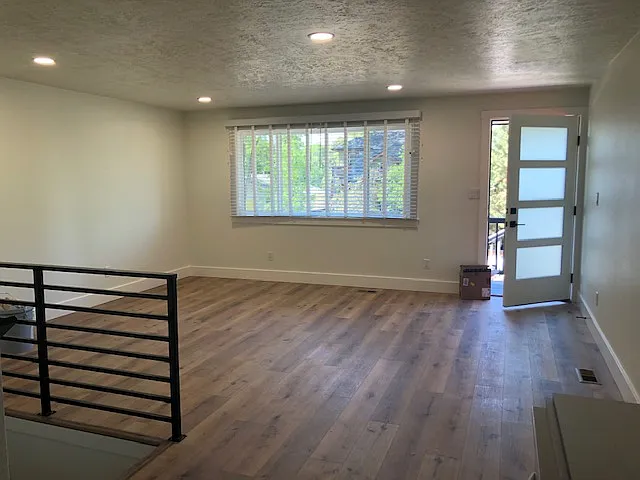 1406 E Hays St — Photo 14