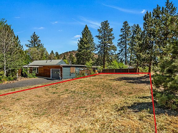 4th image of 608 NE 10th St