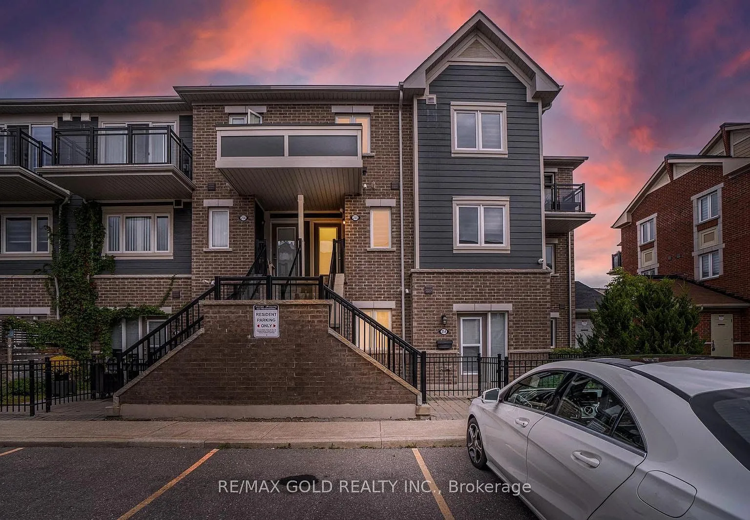 3 bed, $3,000 — Photo 1