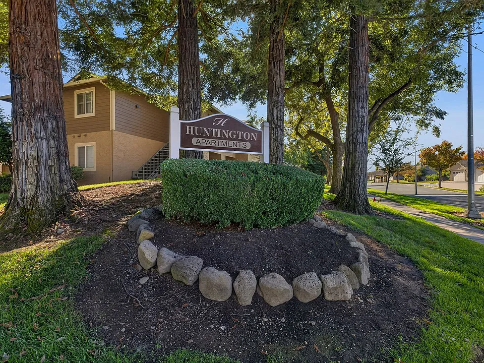 1 & 2 Bedroom Apartments for Rent in Chico CA | In-Unit Laundry, Pool & Private Patio