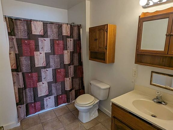 5th image of 33 Alden Ave W
