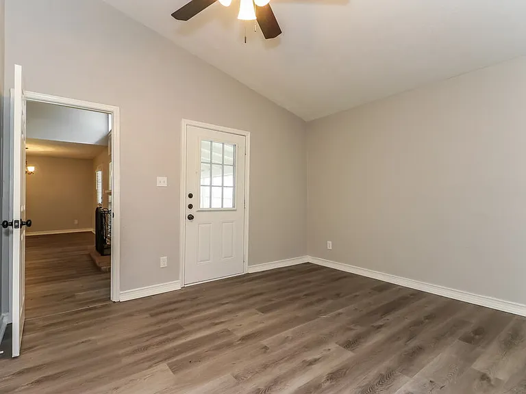 2321 Clareton Dr — Photo 13
