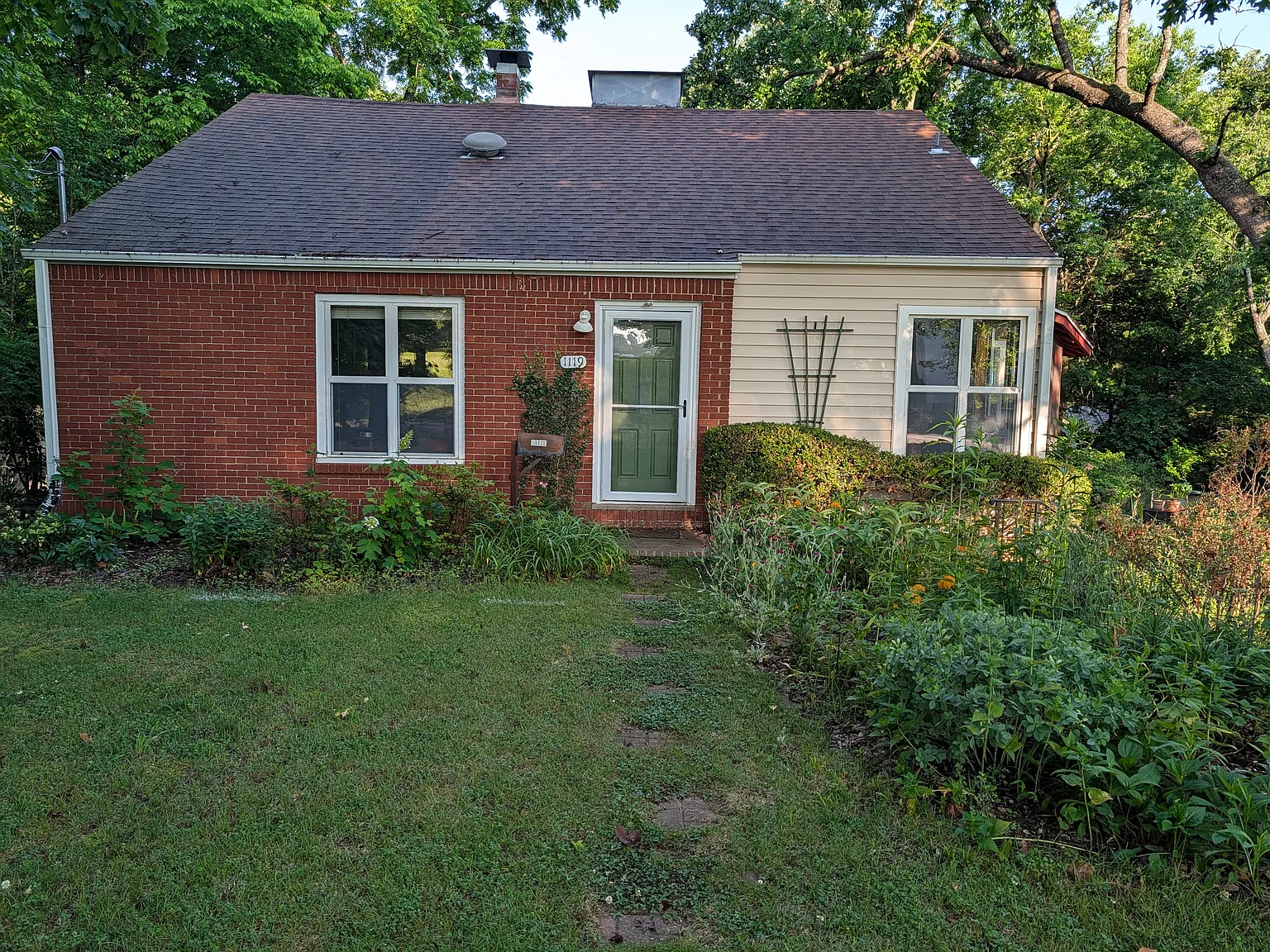 4 bed, 2230 sqft, $2,900 — Photo 1