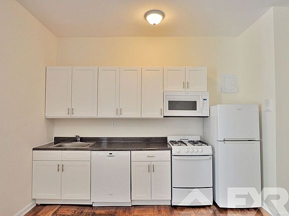 2nd image of 302 Quincy St APT 1B