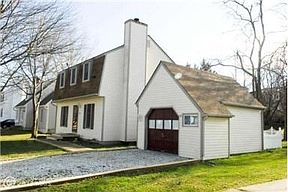 1st image of 1010 Hyde Park Dr