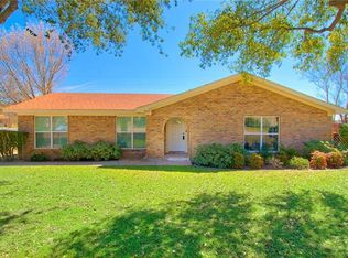 704 Live Oak Ct, Red Oak, TX 75154