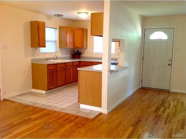 2 bed, 988 sqft, $1,600 — Photo 2