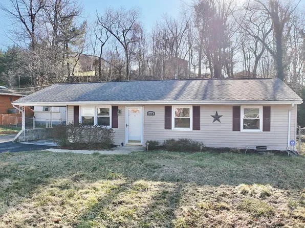 1018 Wyndham Dr, Vinton, VA 24179