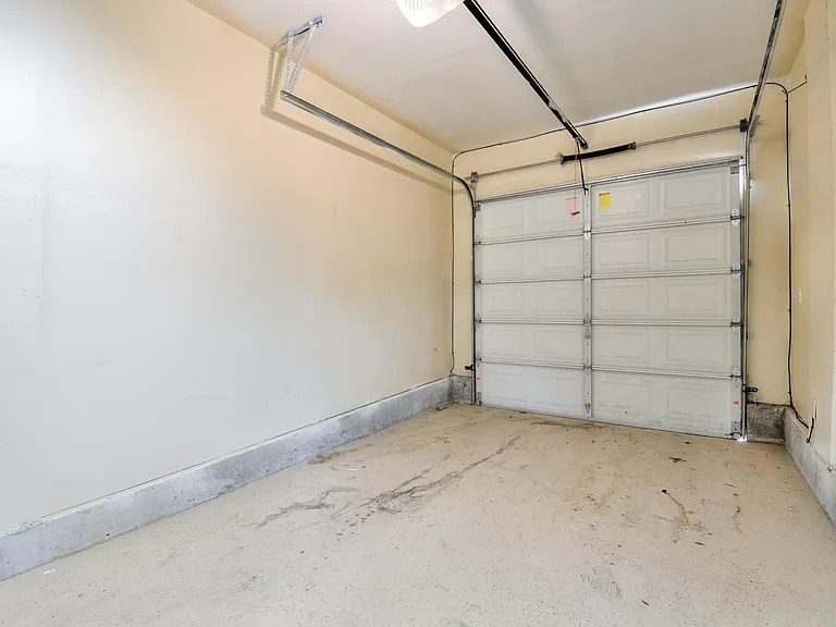 2569 N Village Dr — Photo 4