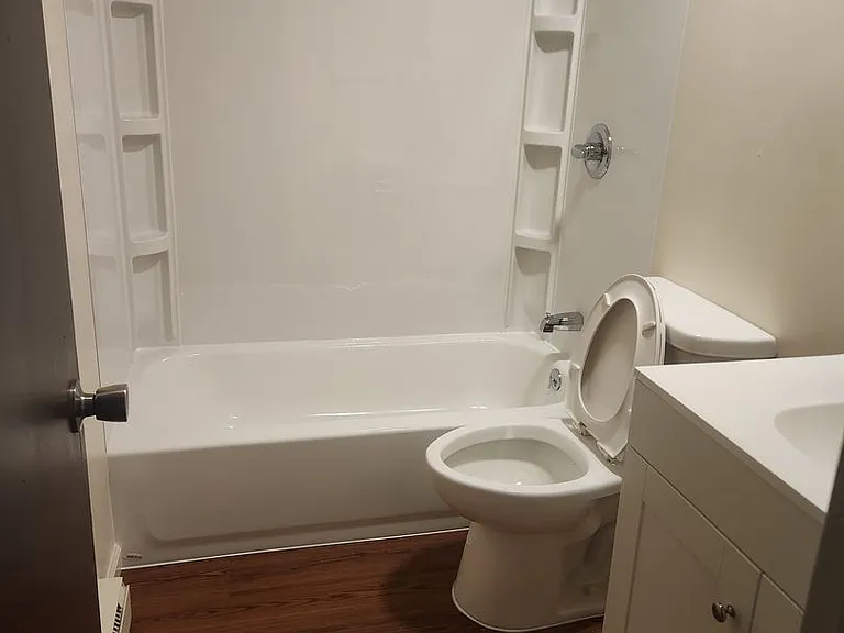 1124 Lake Forest Dr #A-C — Photo 4