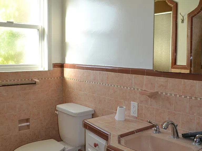 936 S Sherbourne Dr — Photo 17