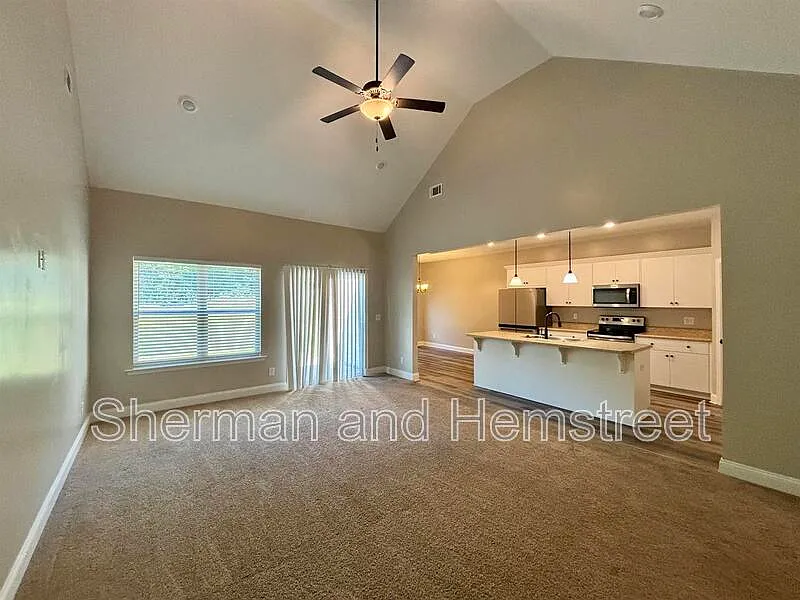 3 bed, 2.0 bath, 1698 sqft, $1,925 — Photo 2