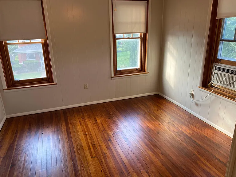 138 Elm St #4 BDRM SEMI — Photo 8