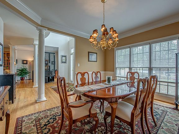 4th image of 4014 Belle Meade Cir