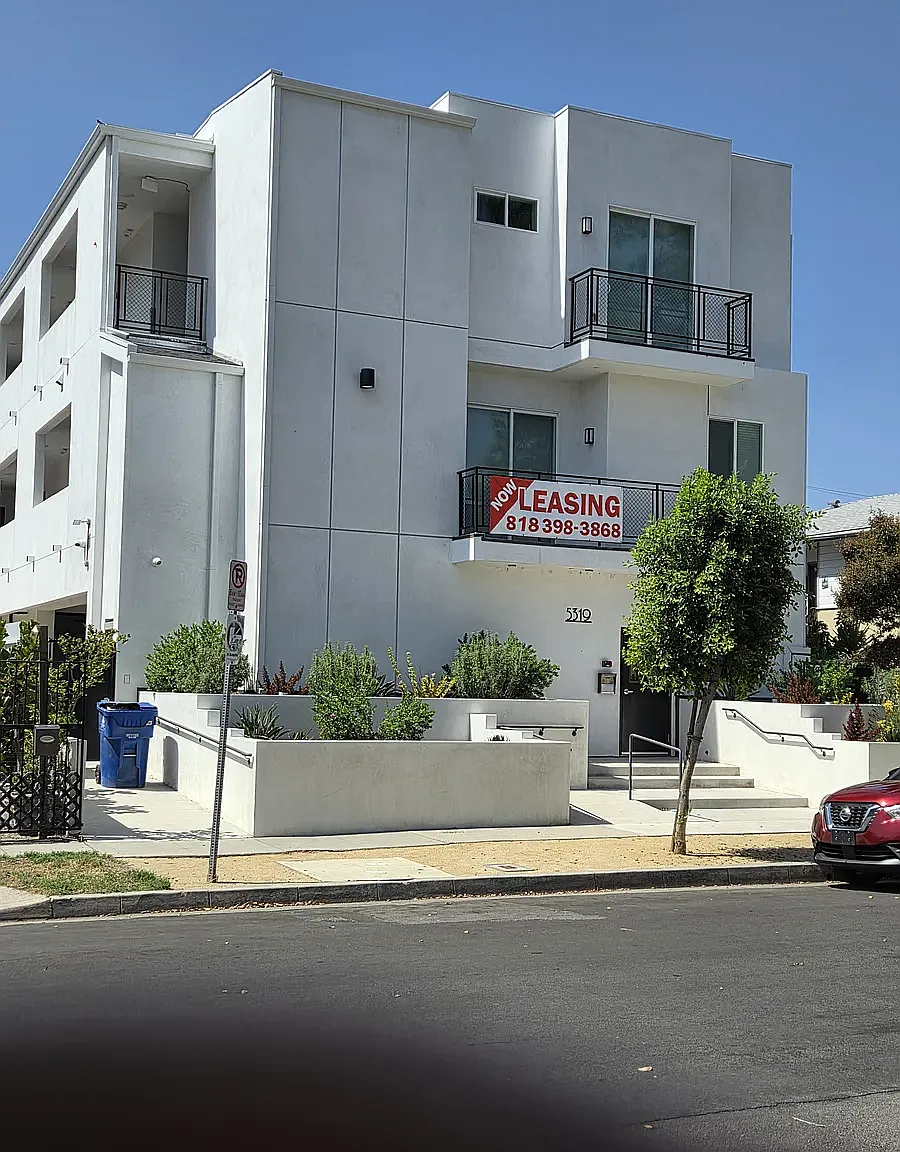 2 bed, 980 sqft, $3,150 — Photo 1