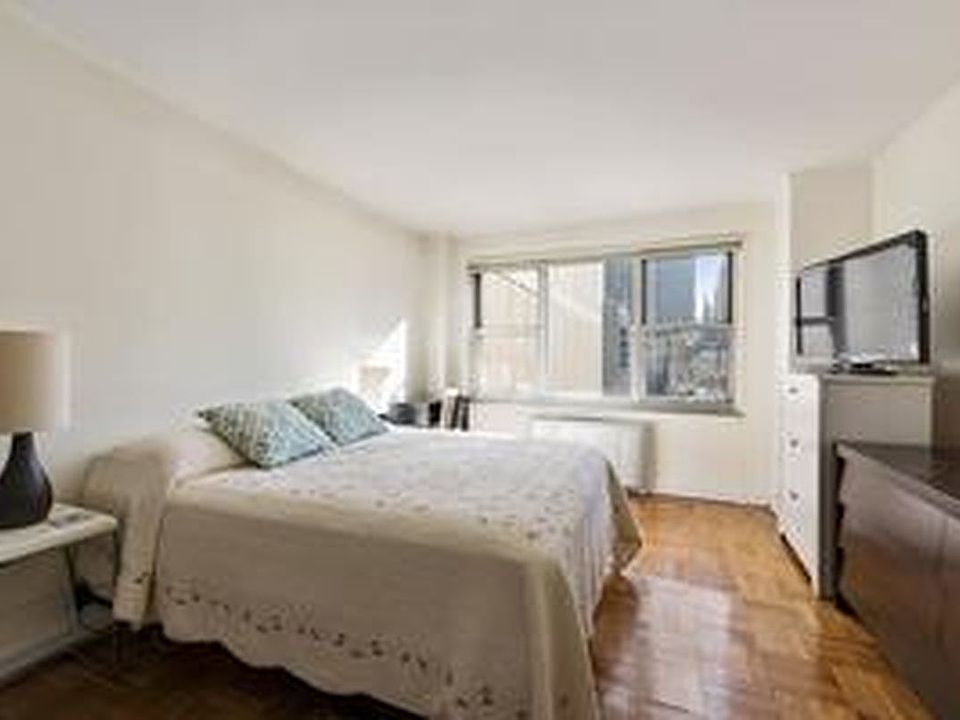 1st image of 77 W 55th St APT 9J