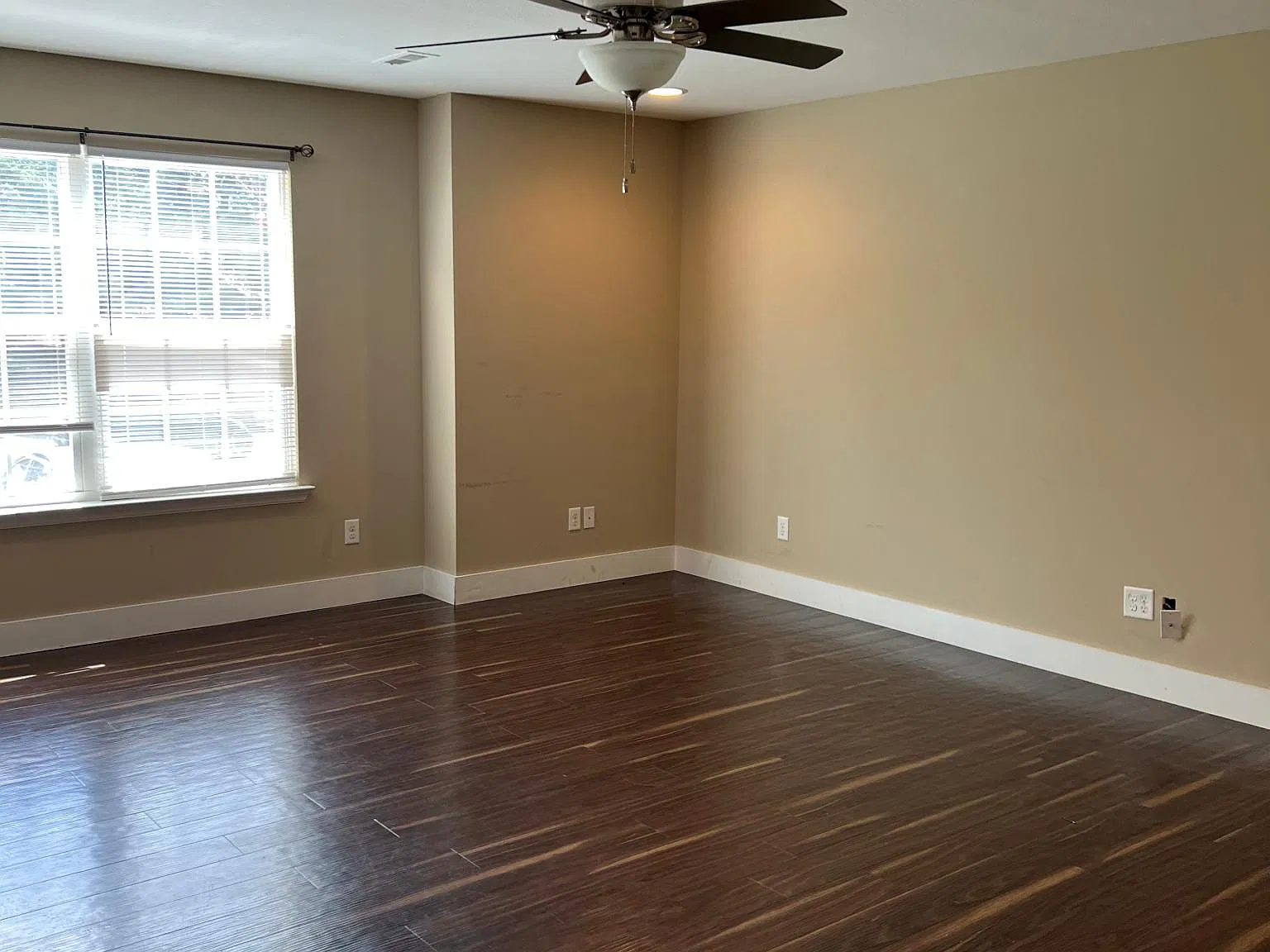 2 bed, 1.5 bath, 1200 sqft, $1,250 — Photo 3