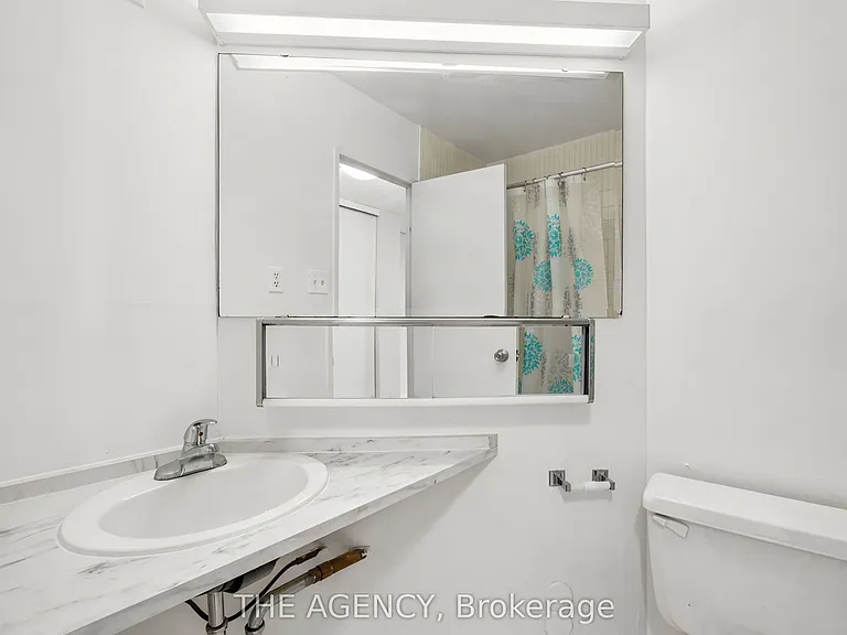 2360 Dundas St W #1613B — Photo 14