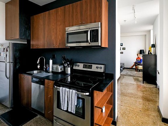 3rd image of 301 1st St SW APT 606
