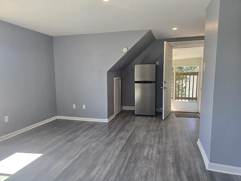 504 Homestead Ave #2 — Photo 3