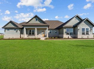 323 Century Oaks Dr, Seguin, TX 78155