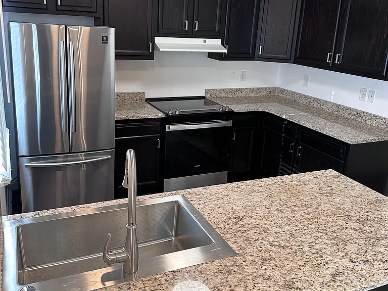 16 Fountain Dr #16 — Photo 8