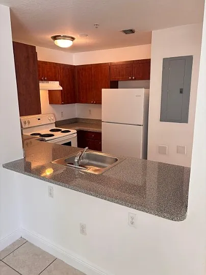 Palm West Apartment Holdings, LLC — Photo 4