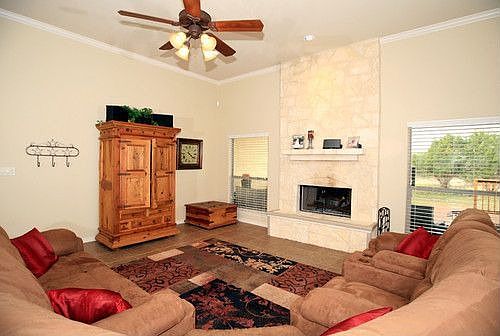 5th image of 396 Berry Oaks Dr