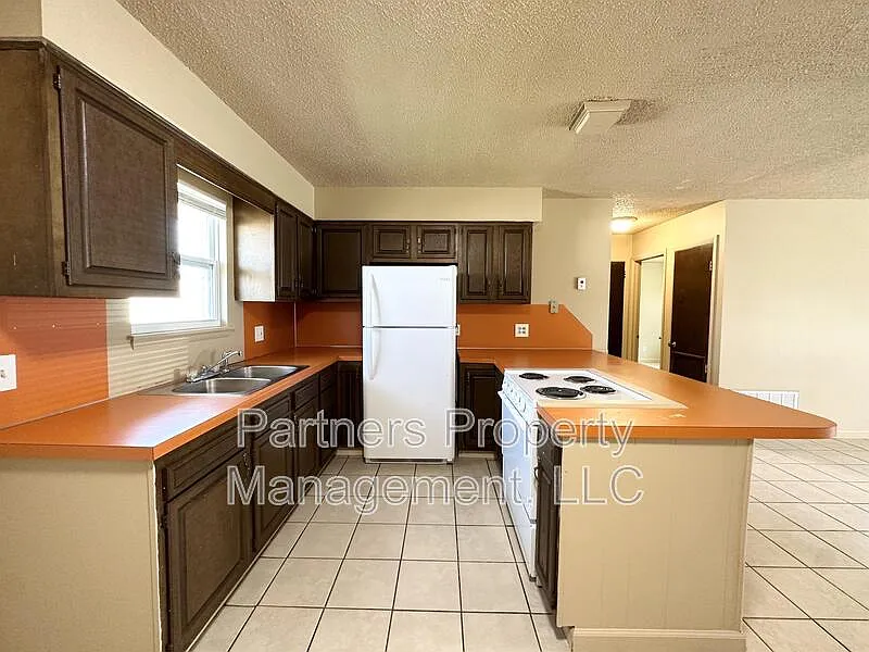 2 bed, 1.0 bath, 900 sqft, $950 — Photo 3