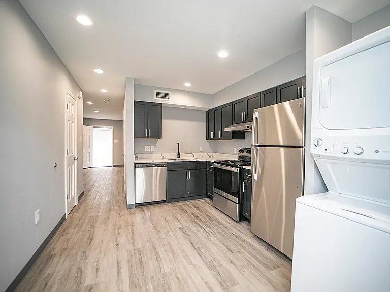River Oaks Apartments — Photo 8