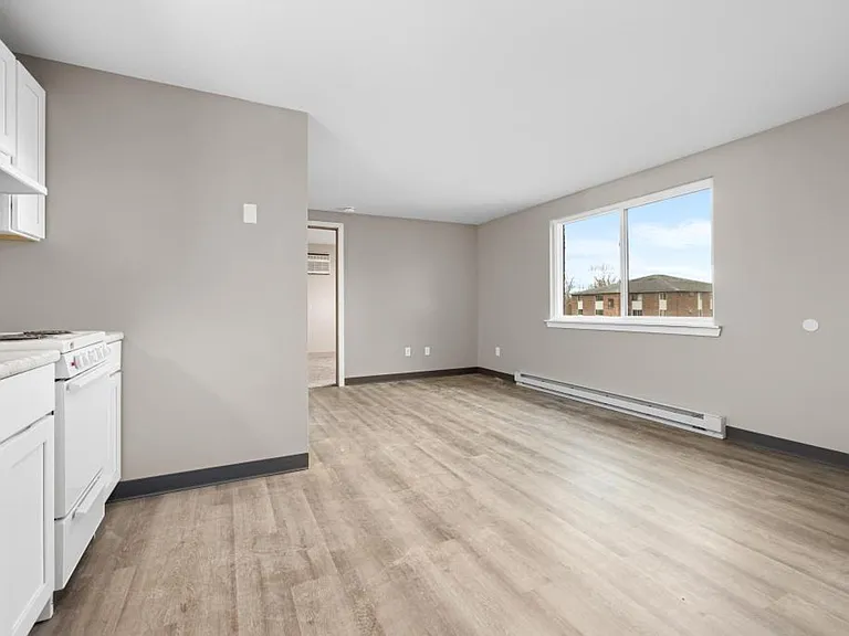 Maplewood Apartments — Photo 12