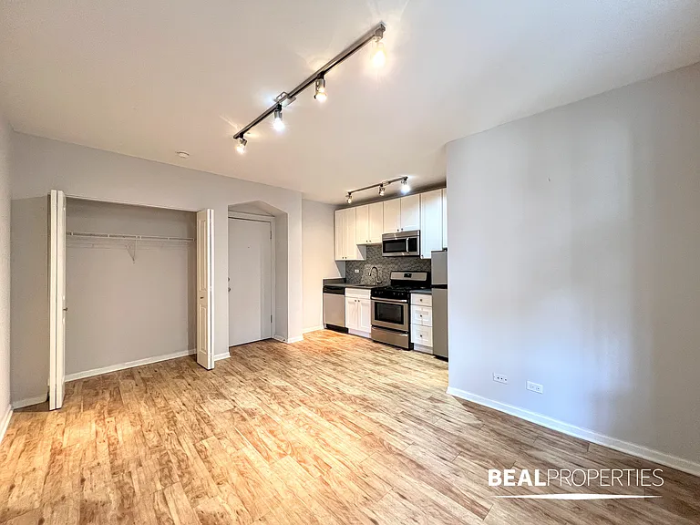 2834 W Palmer St — Photo 10