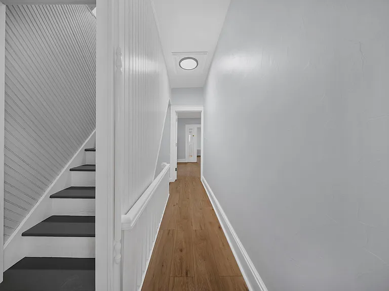 15 Tuttle St #2 — Photo 4