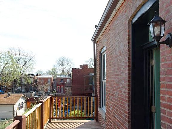 3rd image of 4527 Oakland Ave #A