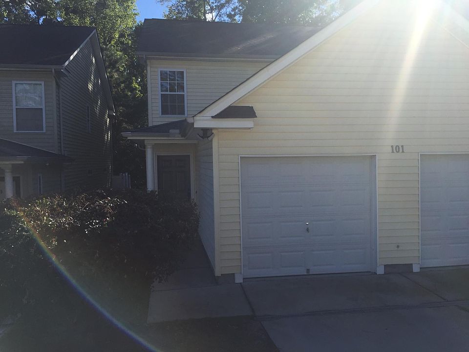 1st image of 101 Winterberry Ln