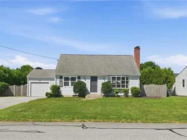 19 Crowfield Dr, Warwick, RI 02888