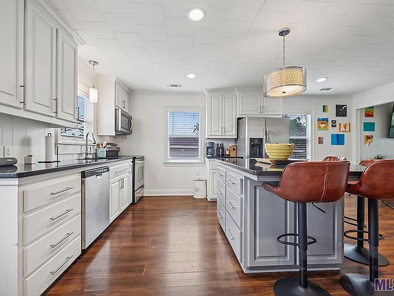 3rd image of 22386 Chinquapin Ave