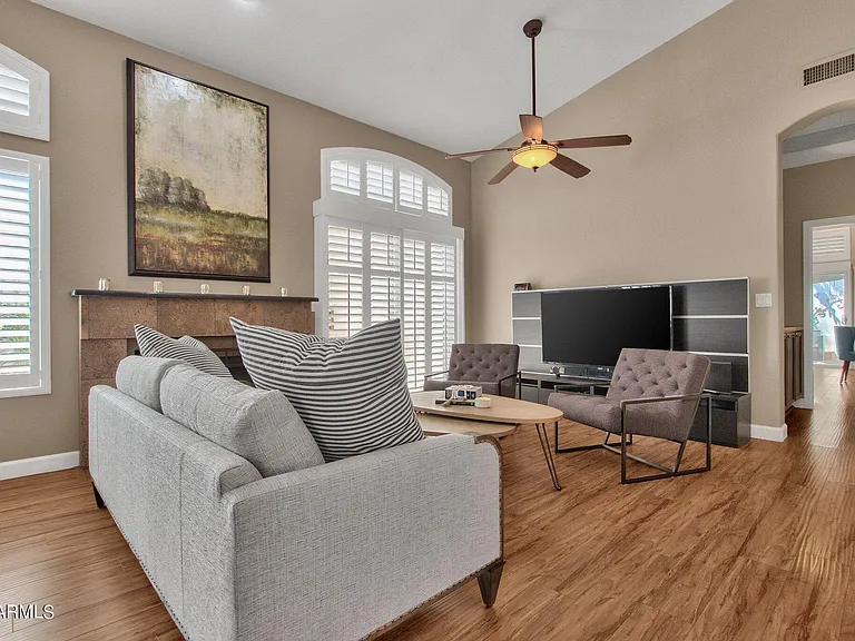 1138 E Amberwood Dr — Photo 15