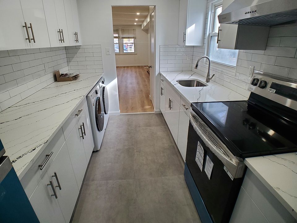 1st image of 56-39 Cloverdale Blvd