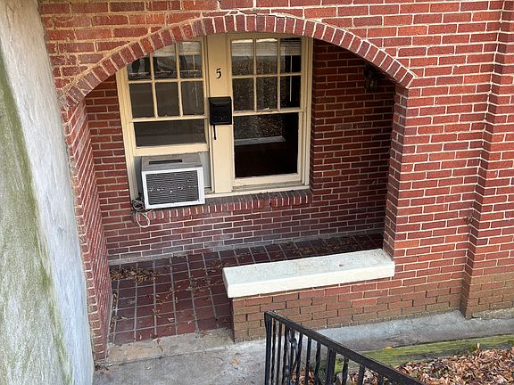 3rd image of 1008 N Virginia Ave NE #8