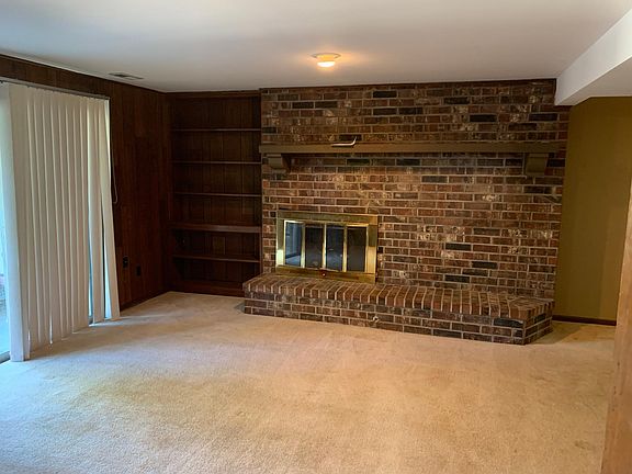 3rd image of 217 NW Highland Ln
