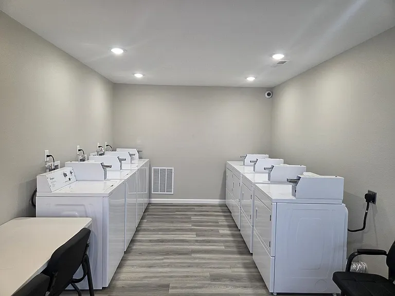 Willow Grove Apartments — Photo 18
